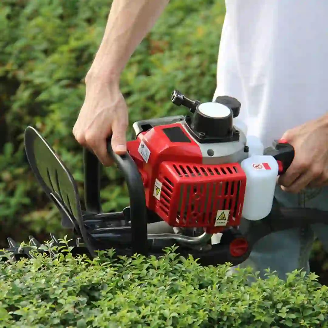 Neptune HT-600 Hedge Trimmer, Powerful 2 Stroke, 26CC Petrol Engine, 24 Dual Serrated Blade, 7500 RPM, 1 Cutting Diameter, Anti-Vibration System - Image 2